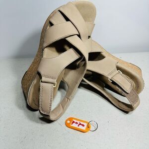 Clarks Women's Size US 9 Annadel Pearl Wedge Sand Nubuck Sandal